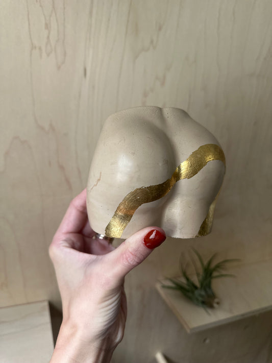 Booty Vase - Sand With Gold