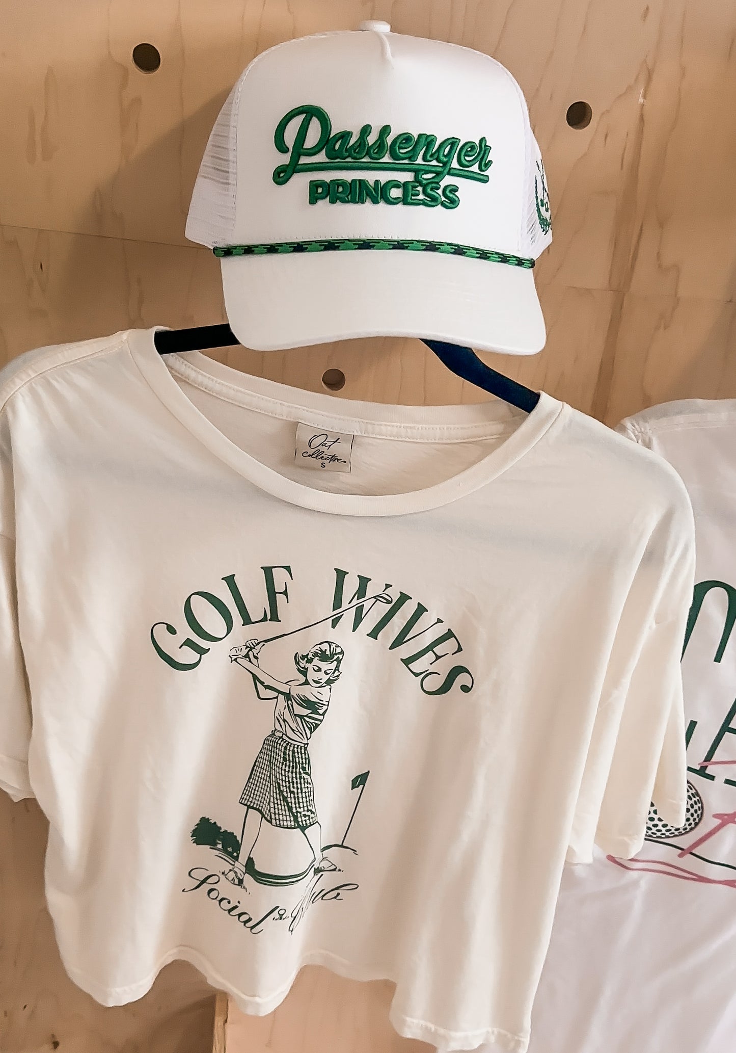 GOLF WIVES Cropped Graphic Top